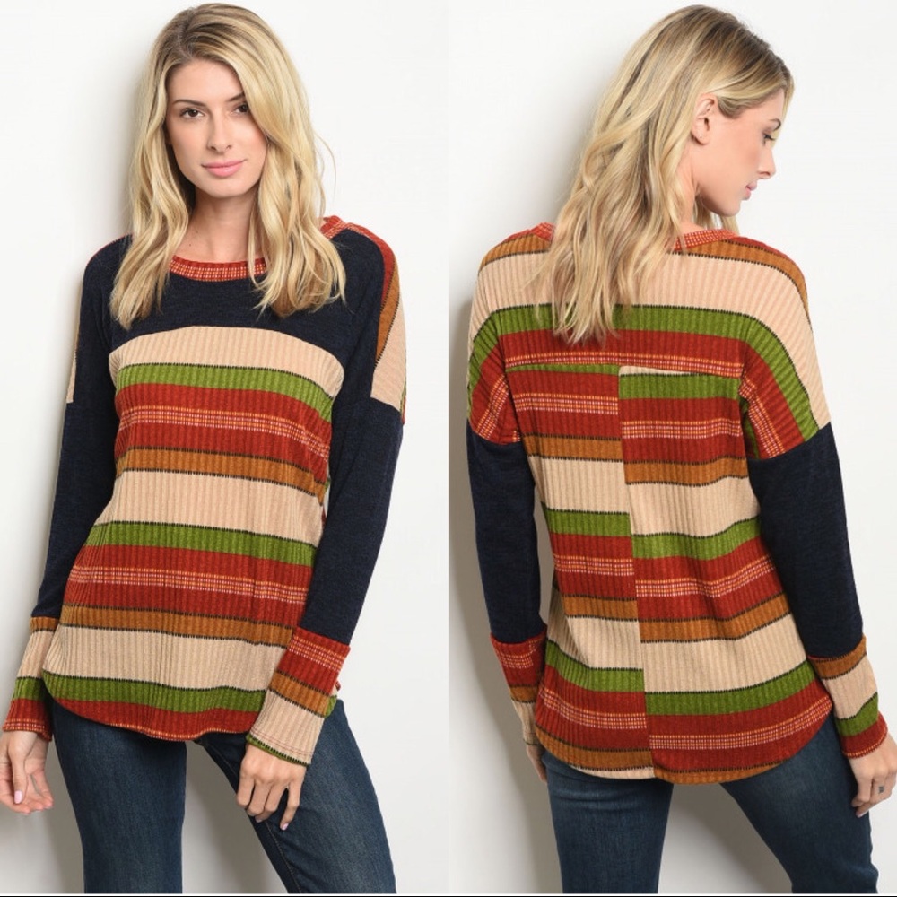 🍀MEDIUM🍀Navy Multicolor Top